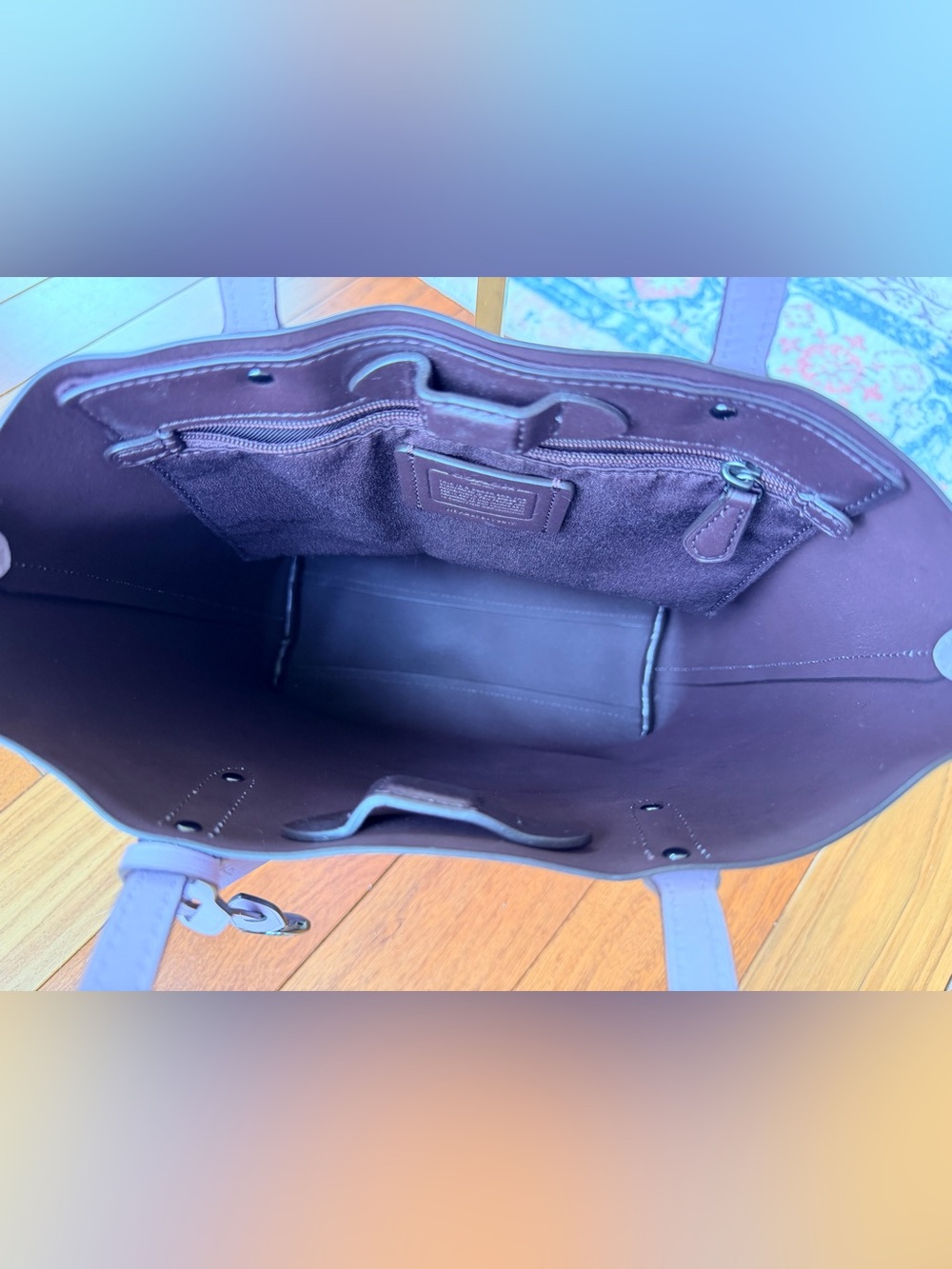 Coach Central Shopper. Crafted from refined calf double-face leather. - Picture 9 of 10